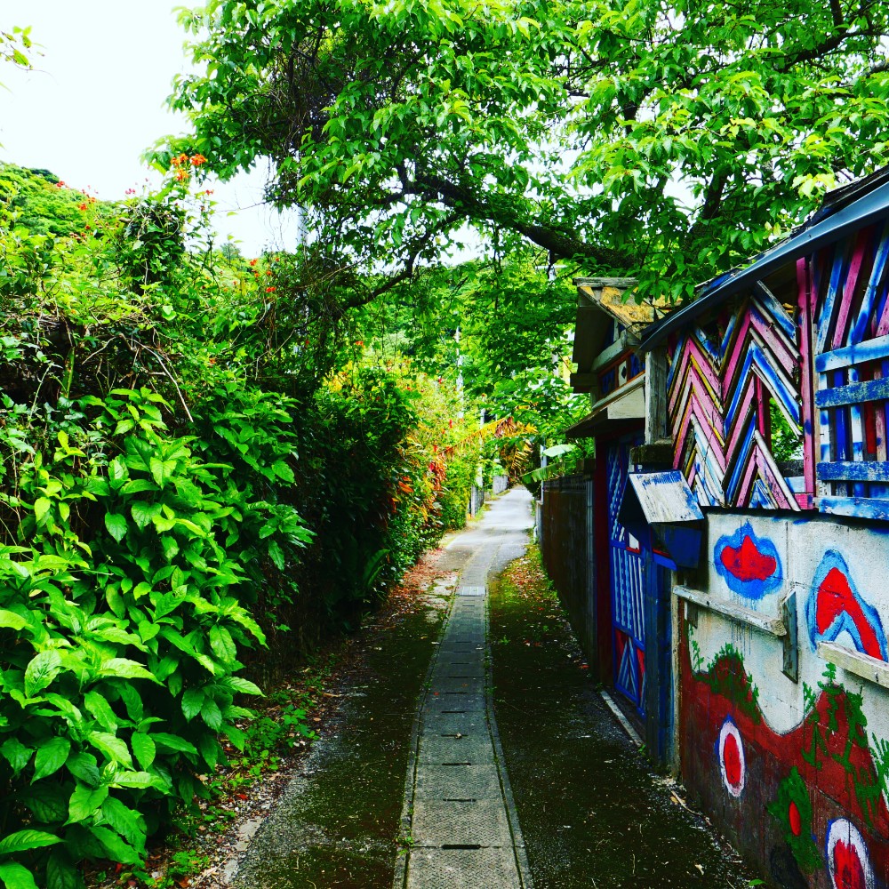 謝名城のスージ道の風景