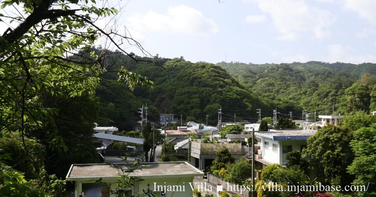 大宜味村謝名城の集落風景。地域の中で過ごす滞在の雰囲気が伝わる写真