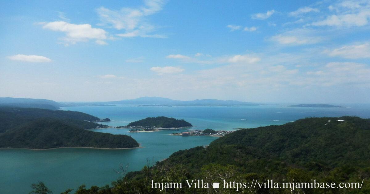 大宜味村の風景として紹介している、緑と青のコントラストが美しい塩屋湾