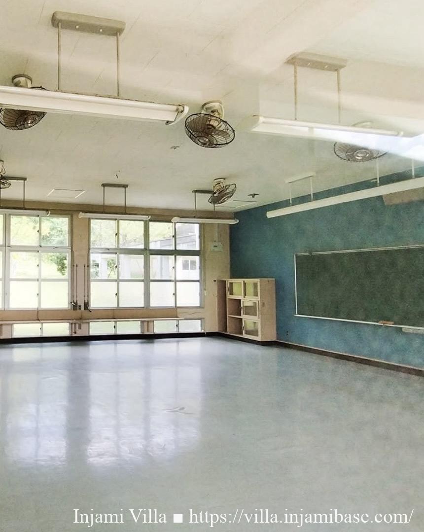 5・6年生の頃に過ごした喜如嘉小学校の角の教室